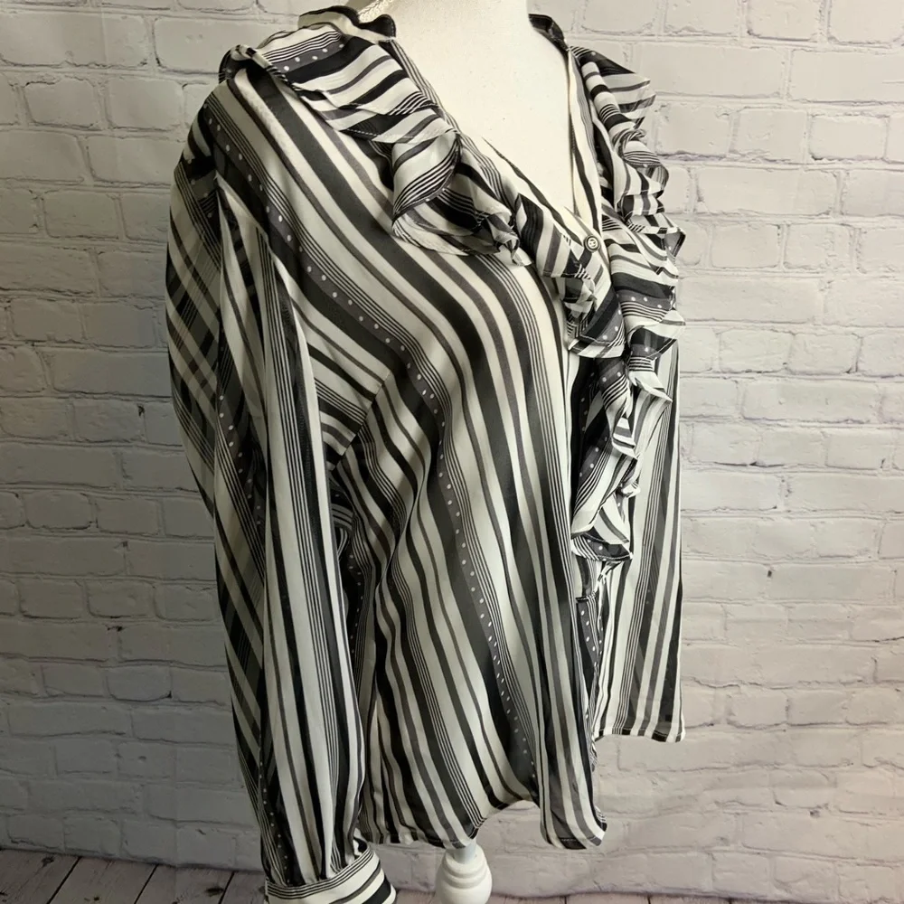 Cache Button Up Top Large - Picture 2 of 6